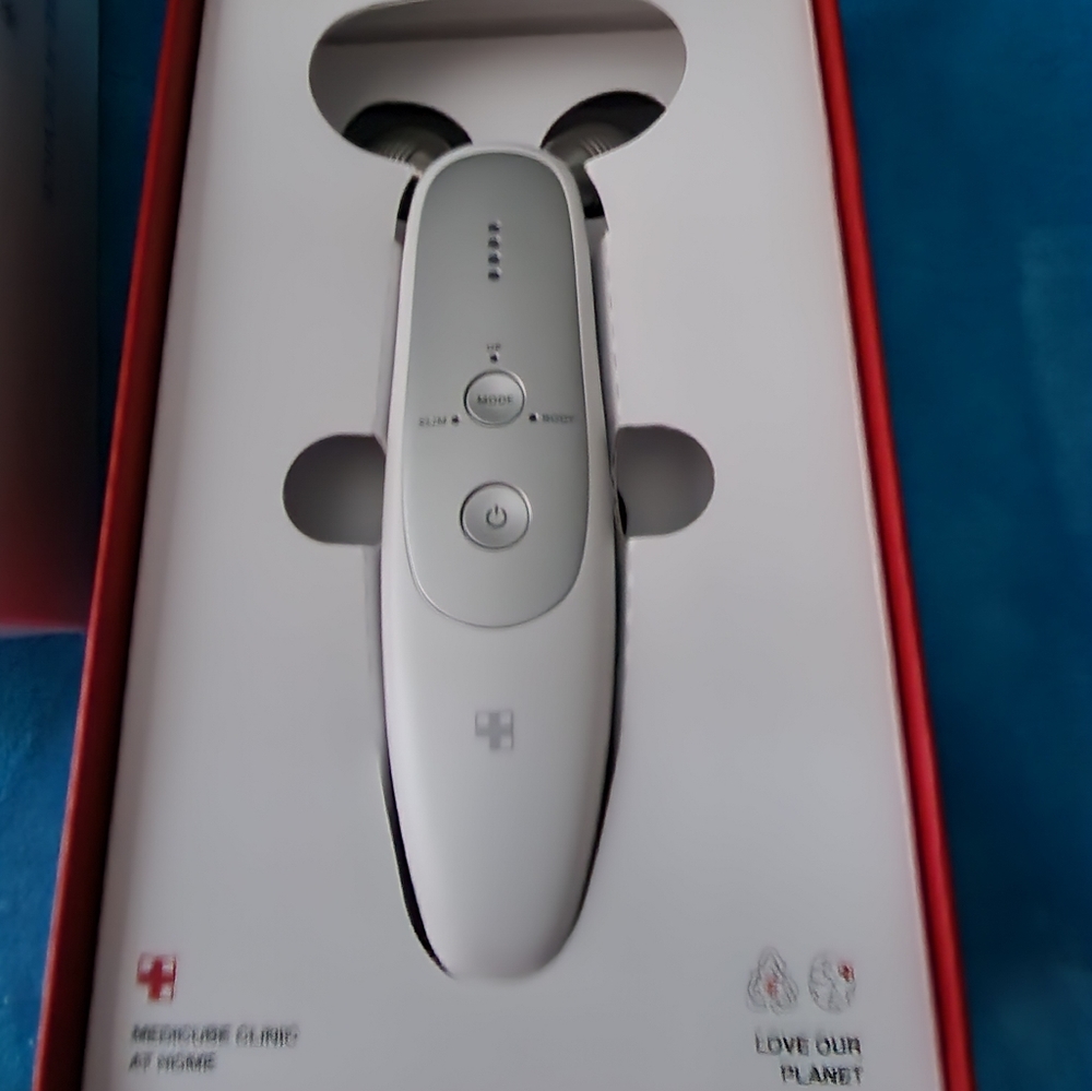 AGE-R. Derma EMS shot...Brand new